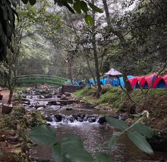 Tapian Ratu Camp Real * Bukittinggi